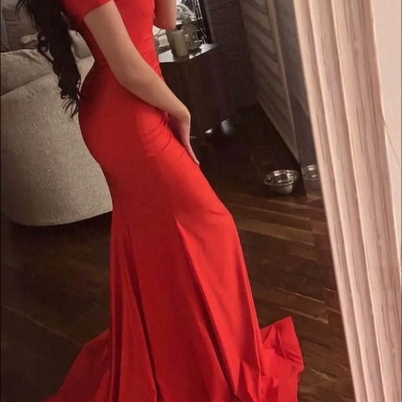 Ladivine by Cinderella Divine dress size S! Worn once - Picture 2 of 3